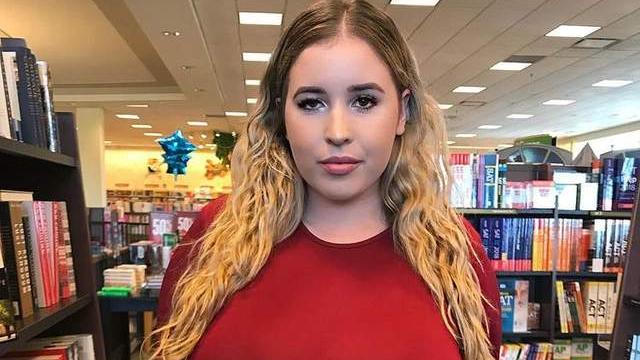 何穗 180斤大码模特，大方秀身材，女人胖怎么了？