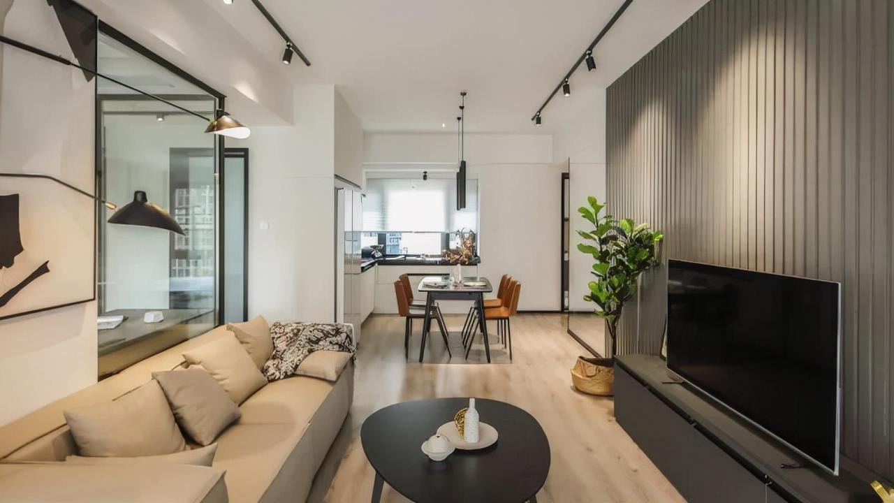 98平现代三居室，玻璃代替墙、走廊变身衣帽间