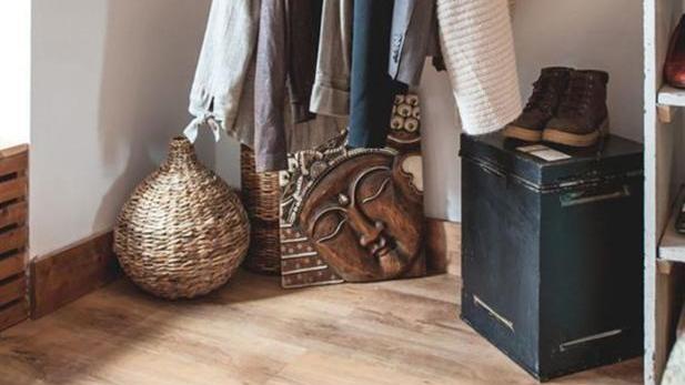 如果我有个阁楼，斜墙下就这样来打造挂衣区了！榨干每1平米