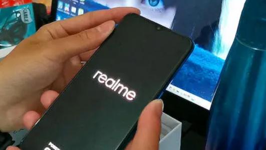 realme|首销1秒破1亿！国产手机诞生“新爆款”，直捅性价比天花板