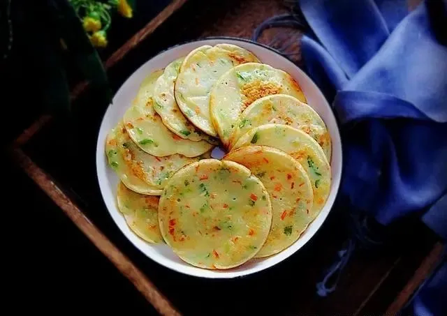 玉米面|早餐饼这么做，孩子最爱吃，手不沾面特省事，增食欲又顶饱