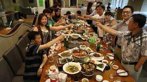 猪头|饭局上，不管你是主角，还是配角，这4件事不要做，否则会很丢脸