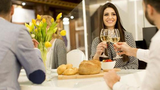 自知冷暖|女人喝醉酒以后，喜欢做那些事情？做法有趣，行为可笑！