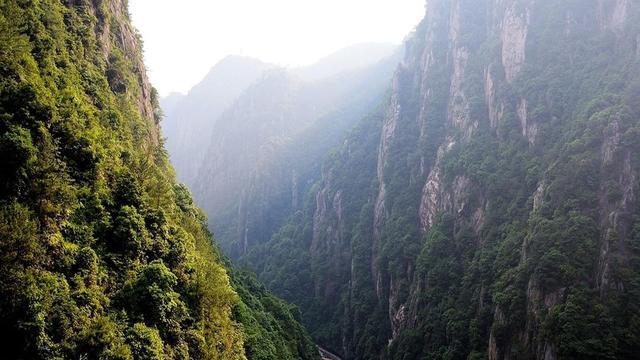 束河古镇 浙江一个“清凉”的景区，坐拥华东最大瀑布群，纳凉赏景的好去处