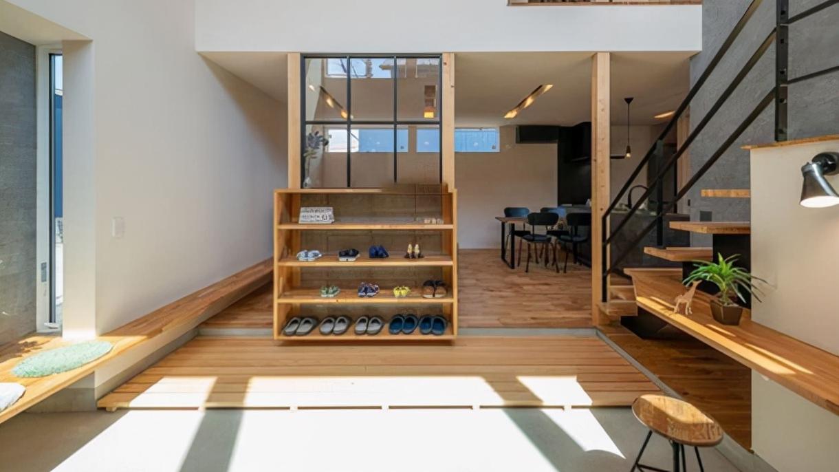 新发现，日本隔断式玄关适合庭院住宅，留出2个进出口，完善功能