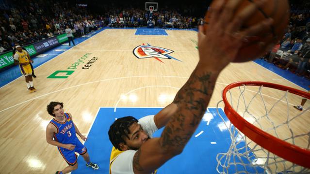 静静聊澸情 湖人遭雷霆26分大逆转五战三败！威少另类四双被驱逐 浓眉30分