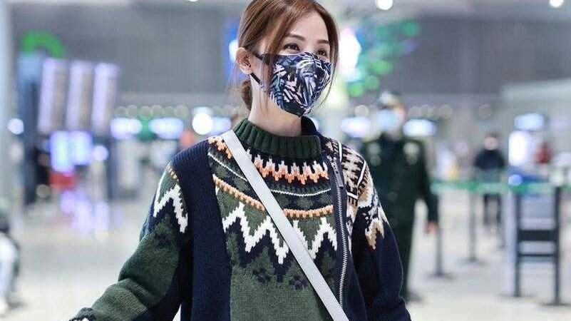 阿Sa|阿Sa眼光果然很好，拼色毛衣叠穿衬衫减龄洋气，少女气质不减