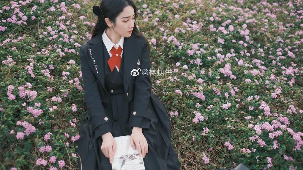 |?JK校服：你连指尖都泛出好看的颜色