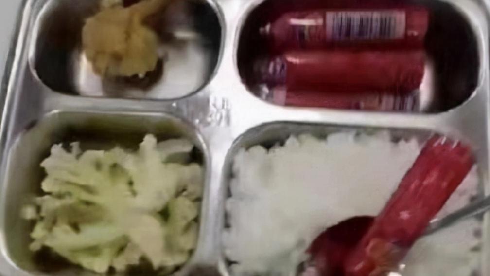 菜花|温州一小学“火”了：1100伙食费，菜花鸡腿火腿肠，钱去哪儿了？