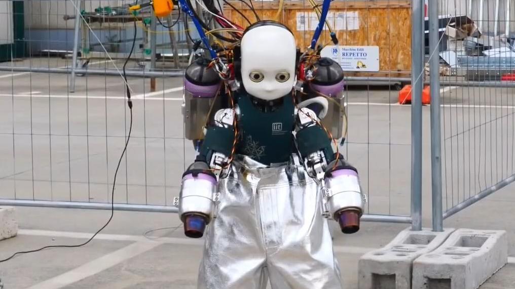 意大利正研发全球首个类人飞行机器人