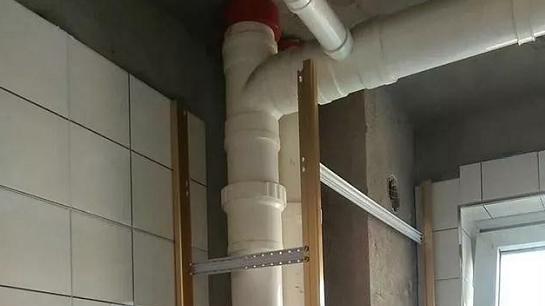 卫生间包下水管新材料，这种做既能收纳又美观