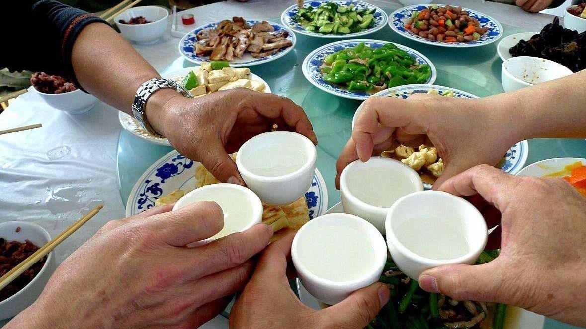 花卷|50年前和茅台争锋的“尴尬”白酒，曾经喝不起，如今酒友整箱搬