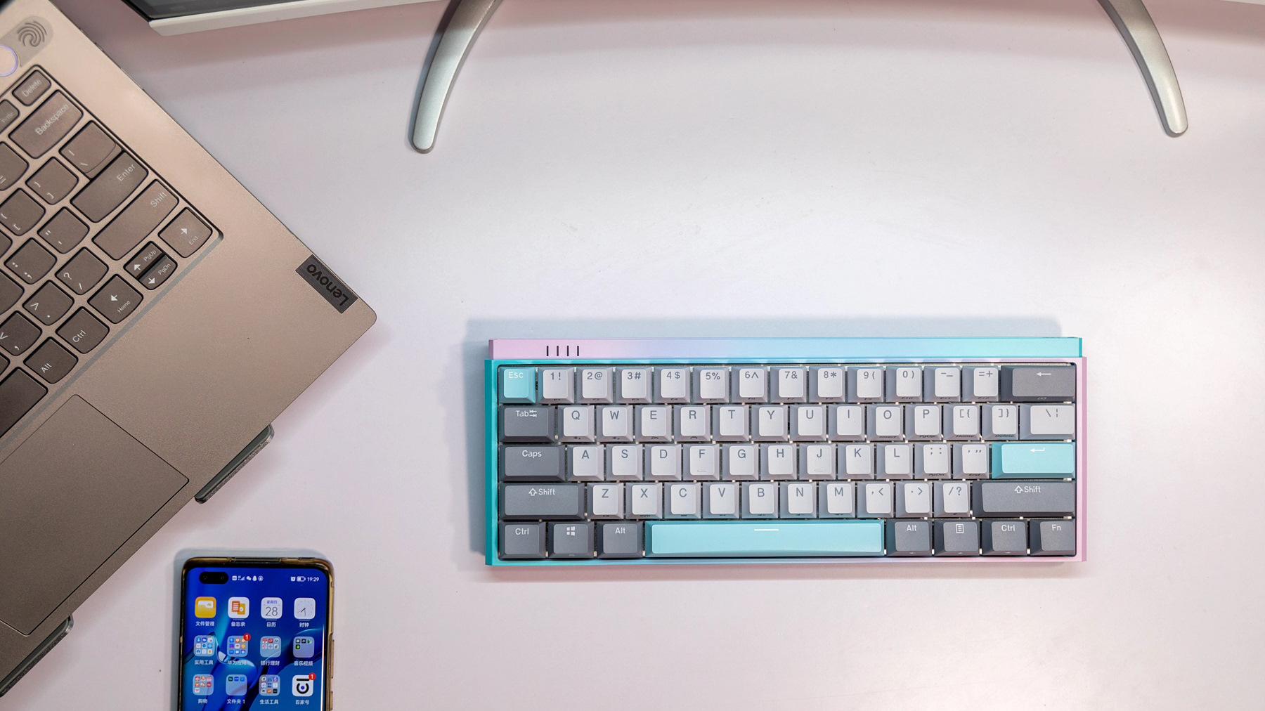 用色彩装点个性，杜伽K330W机械键盘，给你的桌面加一道风景