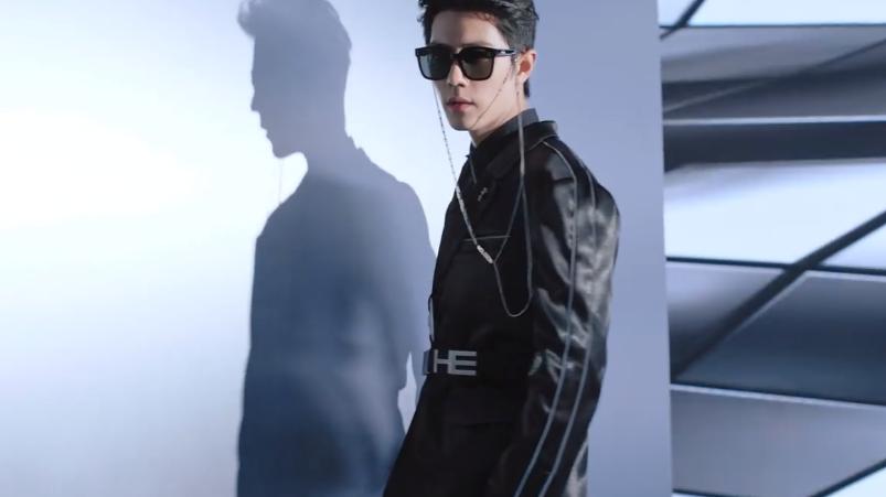 白夜追凶|真“顶流”男明星！肖战官宣新代言，合作方刚开直播就下架货了