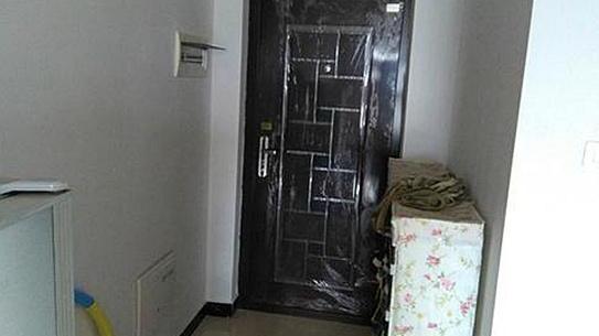 参观堂姐省城的新家，满屋大白墙，衣柜没装门，活得太憋屈！