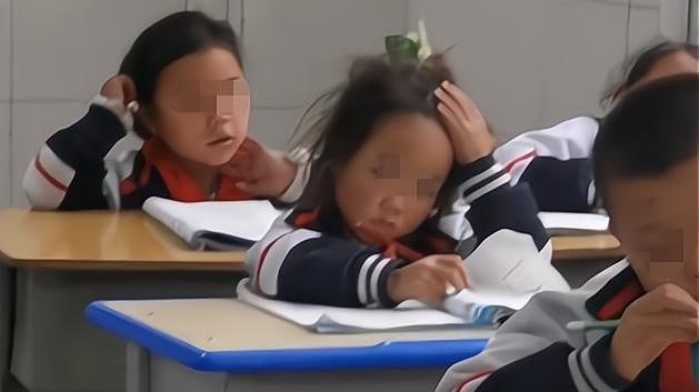 爱易处难 可爱！四川一女生上课头发“炸毛”，网友哭笑不得：数学题有多难