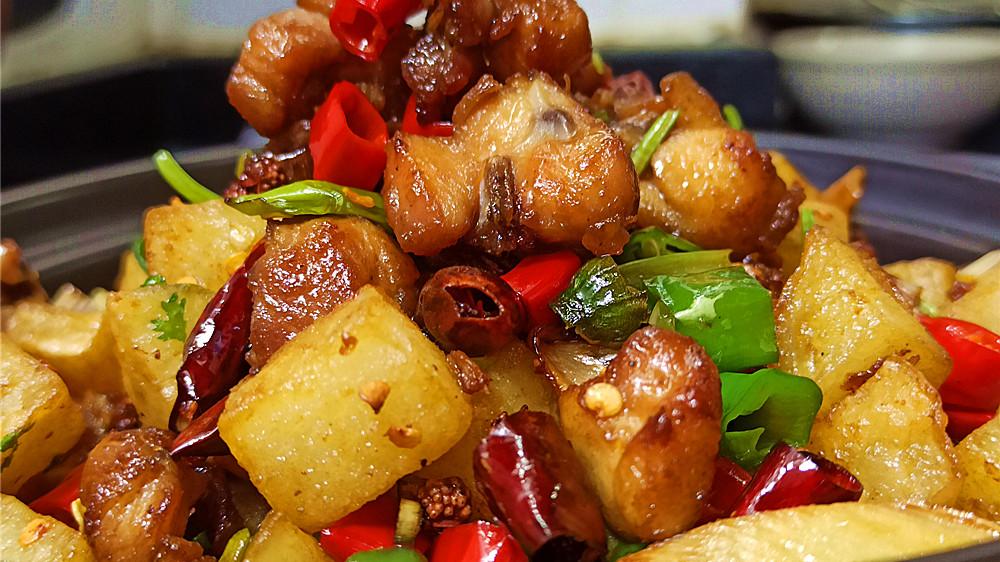 |饭店68元一盘的麻辣干锅鸡，在家做我只用30元，香辣可口，好吃