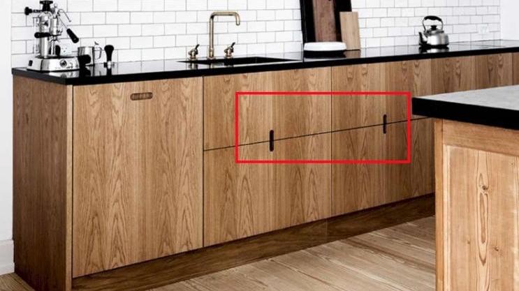 等装修房子了，柜子我也不打算再买把手了，柜门留一道凹槽多方便