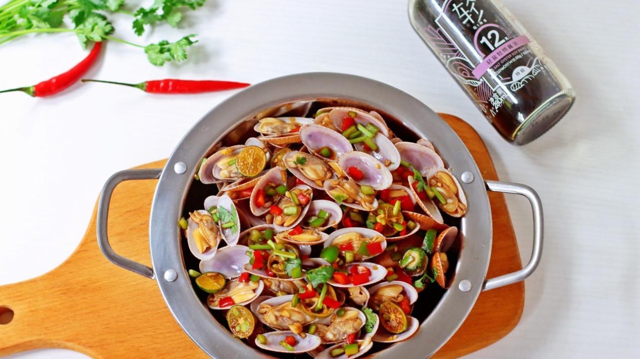 花甲|教你不出门也能吃大餐，这道菜做法简单，香辣可口，鲜香开胃又下饭