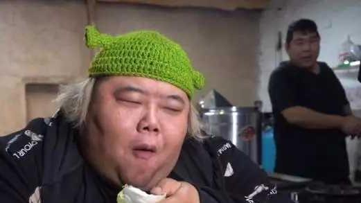 青菜 胖侯仔正式官宣转型，励志做减肥博主！一顿3餐只吃青菜