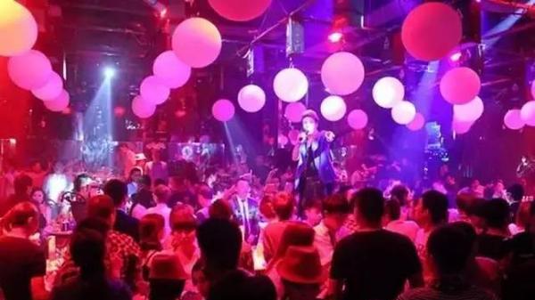 T恤衬衫白帆布 23岁女子一月20次“997”，查出hpv，医生：铁打的子宫也受不了