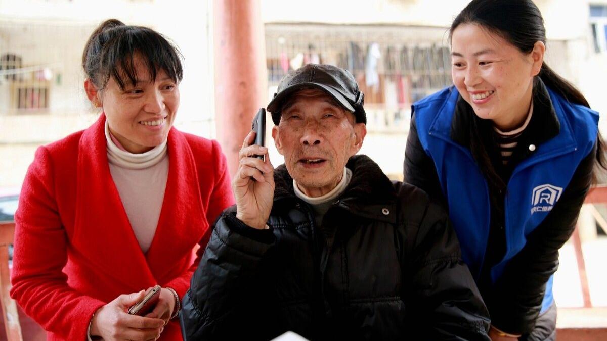 繁花妹说情感 80岁大妈的智慧养老：不请保姆，不去养老院，儿子们抢着照顾我