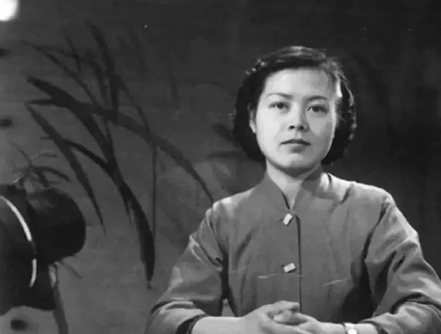 【沈力】中国第一位电视播音员，直播时、嗓子里突然吸进去一只小虫……