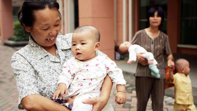 小鹿与驴 一位儿女双全父母的觉醒：年轻好面子，老了却没人养老，太痛苦