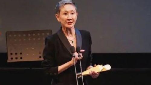 施南生|著名导演徐克与前妻再次合作电影 离婚那年施南生63岁