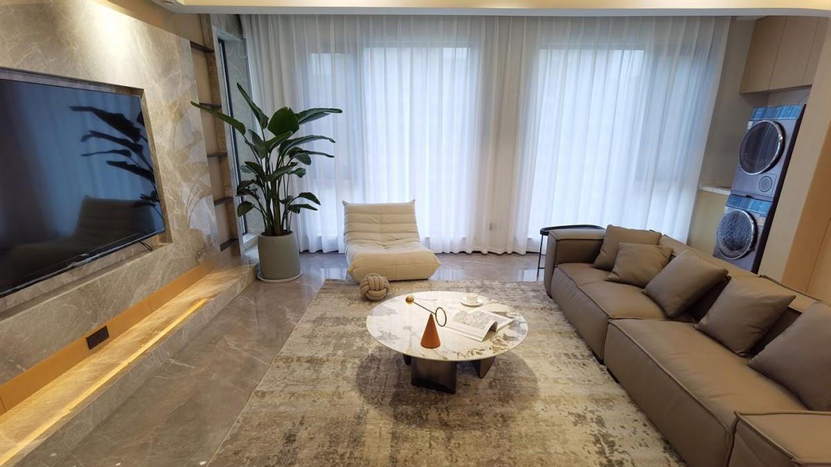 真纠结，阳台和客厅打通变大横厅，采光很好但洗衣晾晒如何解决？