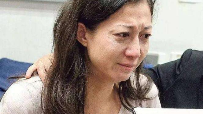 吴绮莉|48岁的吴绮莉晚年，房间光线昏暗东西杂乱，说话也语无伦次