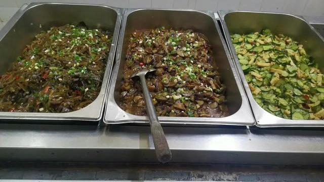 粉条|打工者：我从来没见过这么差的伙食，喂猪猪都不吃