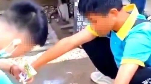 雪落无尘谈|四川新生带牛奶入校被拦，学生被迫蹲校门口喝完半箱，后续来了