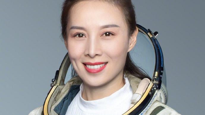 航天员 航天员王亚平飞天动态引关注！从高马尾辫到丸子头，干练超显气质