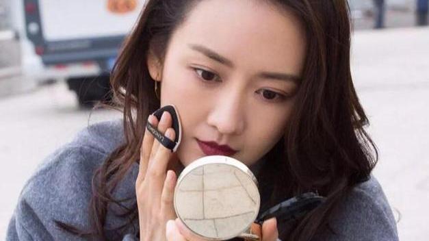 有一种“整容”叫卸妆,王鸥卸妆前人间绝色,卸妆后成无眉大妈