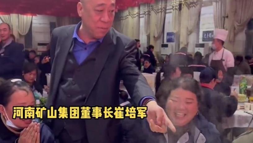 四季豆|老板请4500名员工吃火锅，老板对员工说：挑贵的，多吃肉