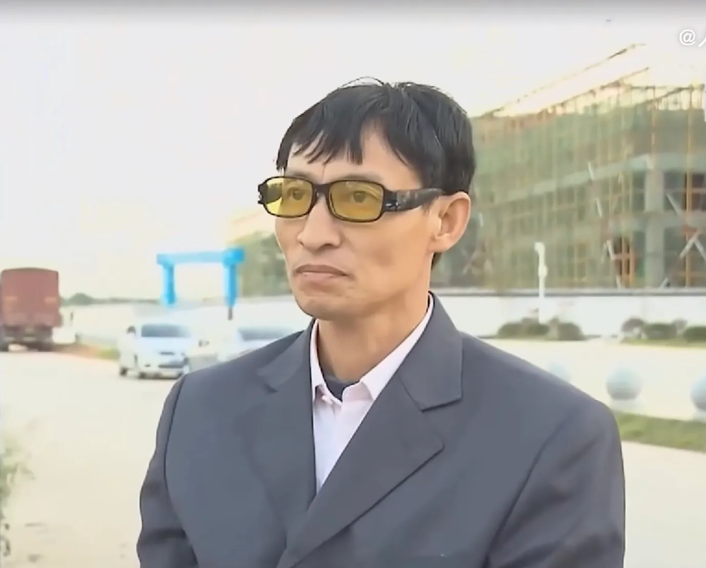 米粥的阅读时光 妻子工地搬砖养活儿女，丈夫在外潇洒14年，晚年落魄却想回归家庭