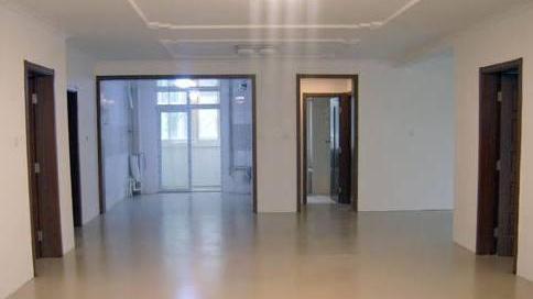 越来越多人家里都不铺瓷砖了，这样装太聪明了，懊恼知道晚了