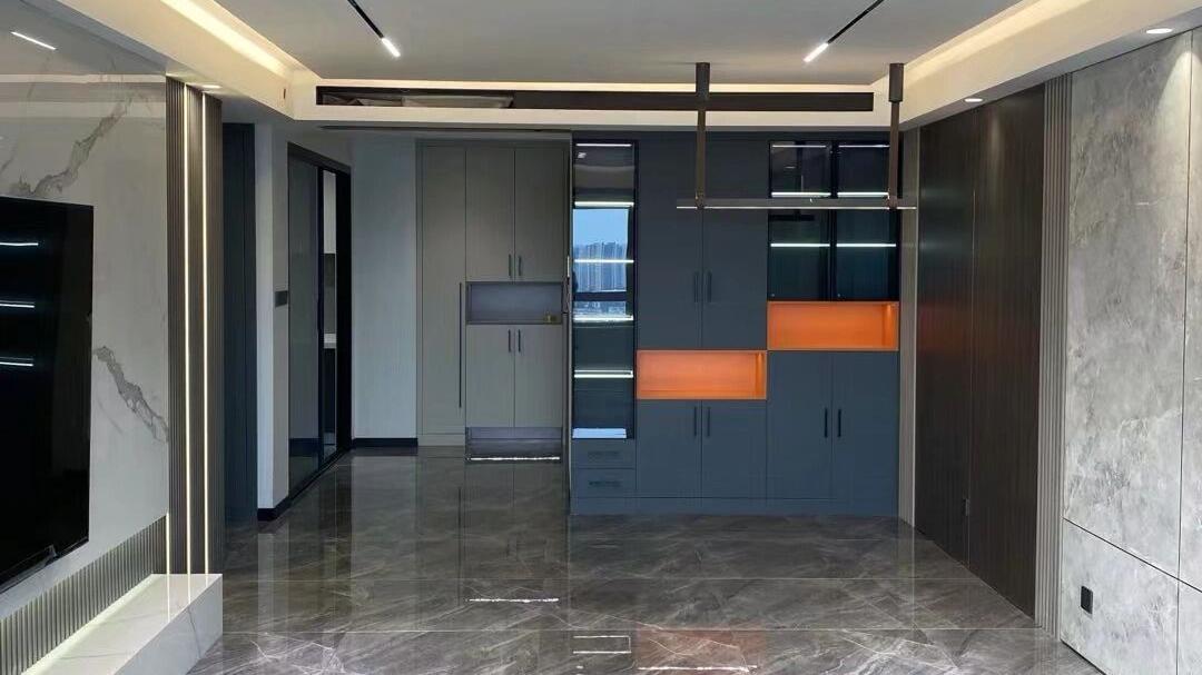 辛苦三个月完工，保洁做完效果还不错，过道做嵌入式柜子非常实用