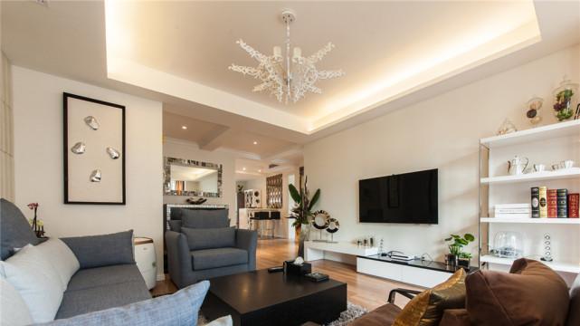 老婆嫌90㎡小房太拥挤，把阳台改造成榻榻米，实在太明智了！