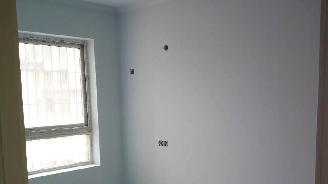 重新装修房子，清新的电视机墙代替大红大紫的风景画，越看越开心