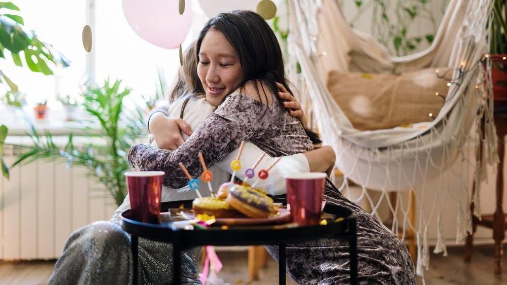 小鹿与驴|婚后公婆携小叔子住进陪嫁房，丈夫推到怀孕妻子，惹怒妻子终离婚