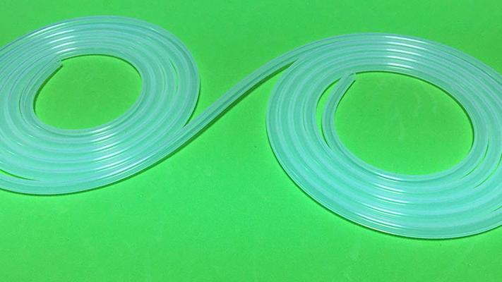 为什么硅胶制品会出现排气难和缩边开裂现象？