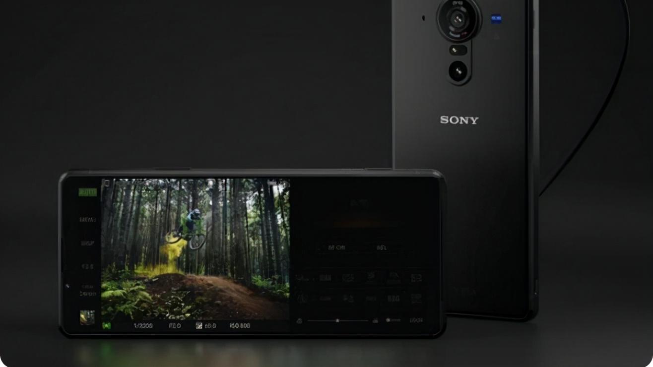 能打电话的专业相机？索尼新机亮相，售价高达1.3万