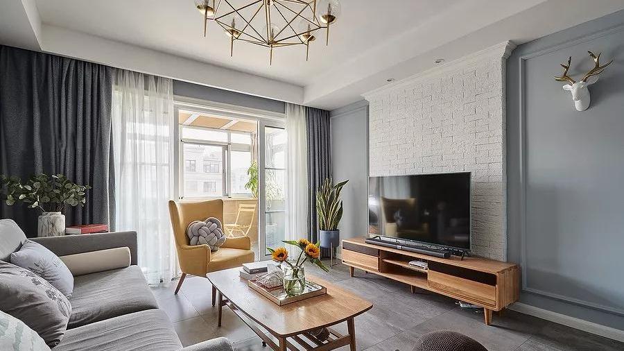 封了阳台，客厅和阳台之间还需要装门吗？看看你家适合哪种