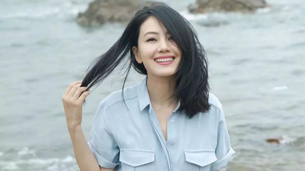 钟玲趣说 作为无数人心中的清纯女神，高圆圆的美一直是娱乐圈里的独特存在！