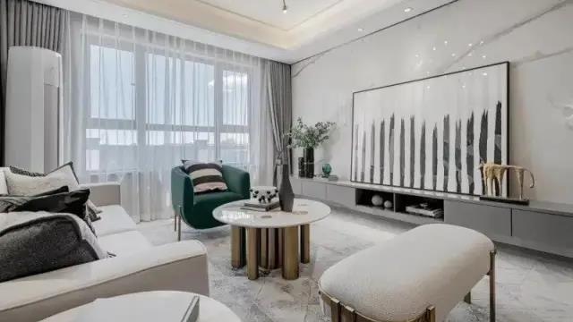 142平现代风四居室，客厅从任何角度看都有美感