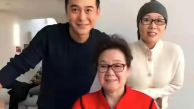 豆豆小糖果|相差15岁的“姐弟恋”，断绝父子关系都要结婚，如今却让人羡慕