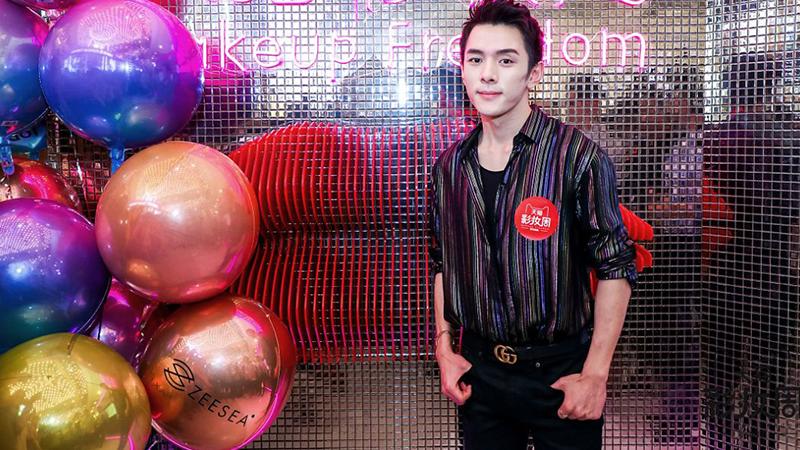 李佳琦 从月薪3千到年入2亿，成为胡歌邻居，他的“偶买噶”有什么魔力？
