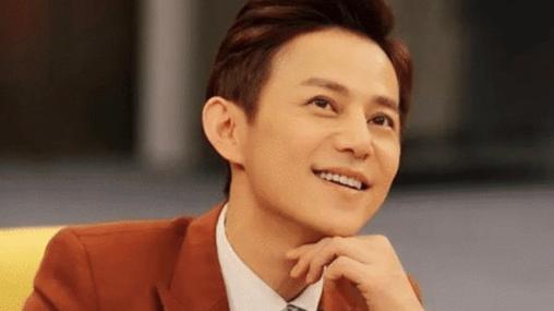 何炅担心被吴亦凡连累，怒晒报警回执单撇清关系，报警理由抢镜